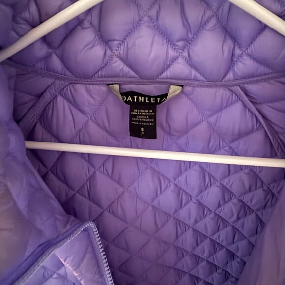 Athleta Whisper Featherless Puffer Jacket Madeira Purple Lavender Slim Puff NWOT - Picture 3 of 4